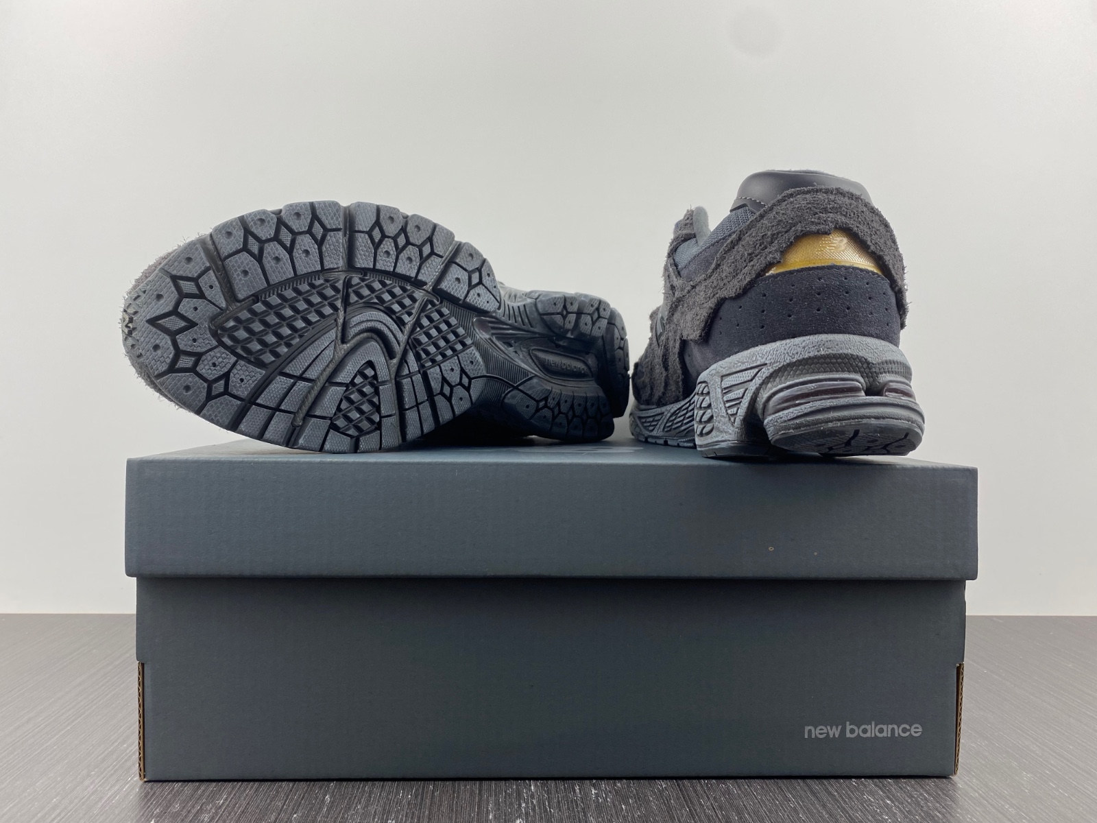 New Balance 2002R Protection Pack Phantom - M2002RDB