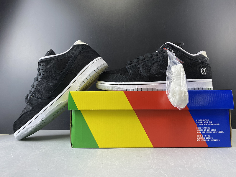 Medicom Toy Nike SB Dunk Low BE@RBRICK CZ5127-001