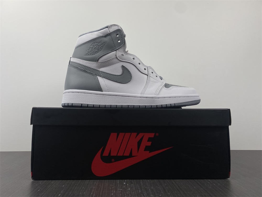 Air Jordan 1 High OG "Stealth" 555088-037