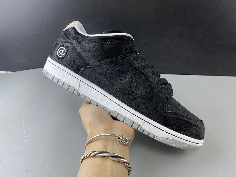 Medicom Toy Nike SB Dunk Low BE@RBRICK CZ5127-001