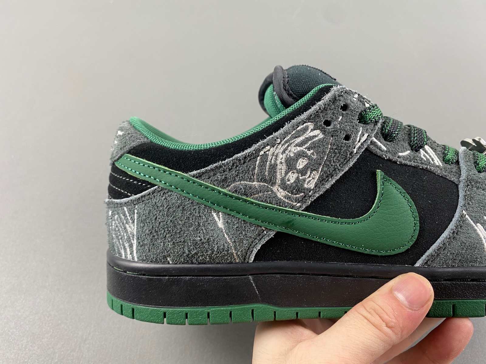 There Skateboards x Nike SB Dunk Low   HF7743-001