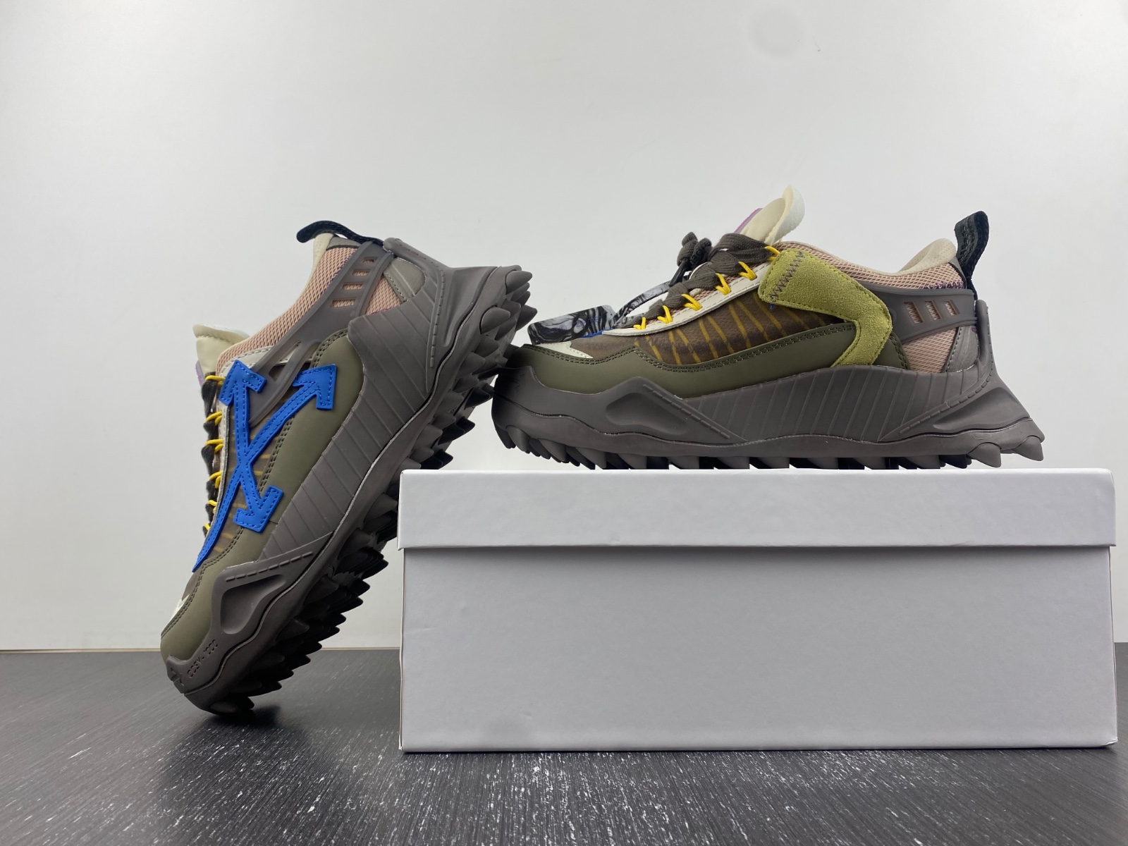 OW C/O​ ODSY-1000 SNEAKERS