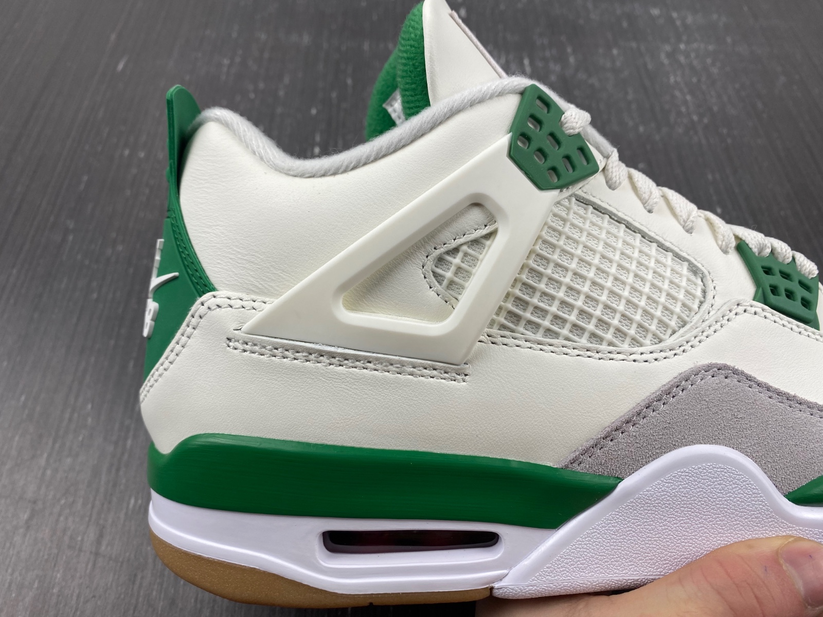 Air Jordan 4 Retro SB Pine Green DR5415-103