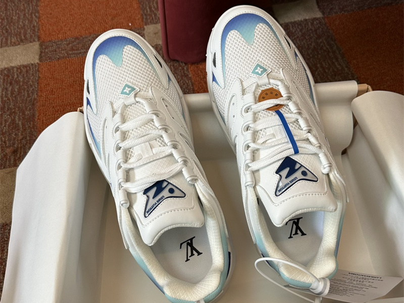 LV Runner Tatic Sneaker