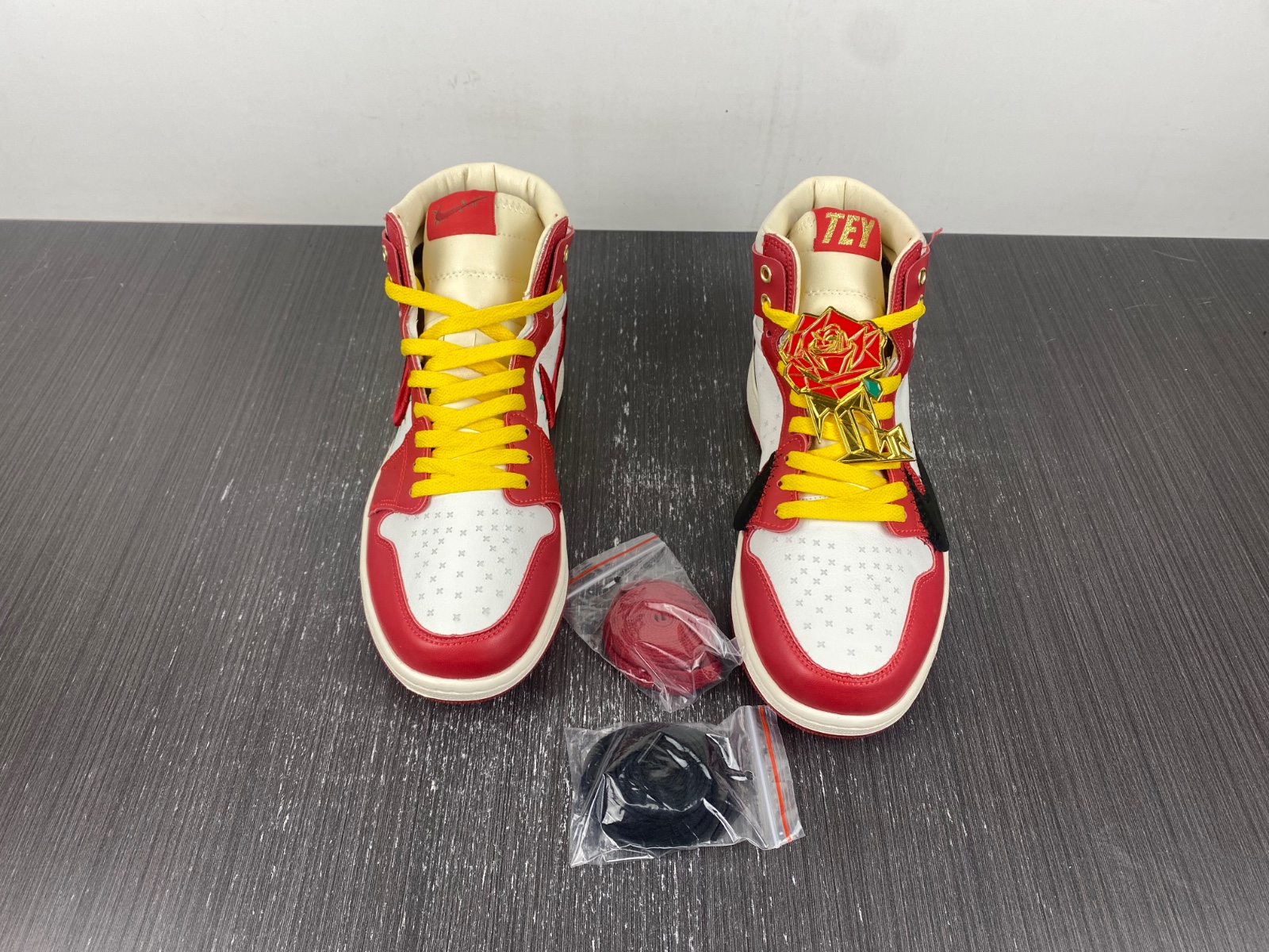 Air Jordan 1 Zoom CMFT 2 x Teyana Taylor Gym Red FJ0604-601