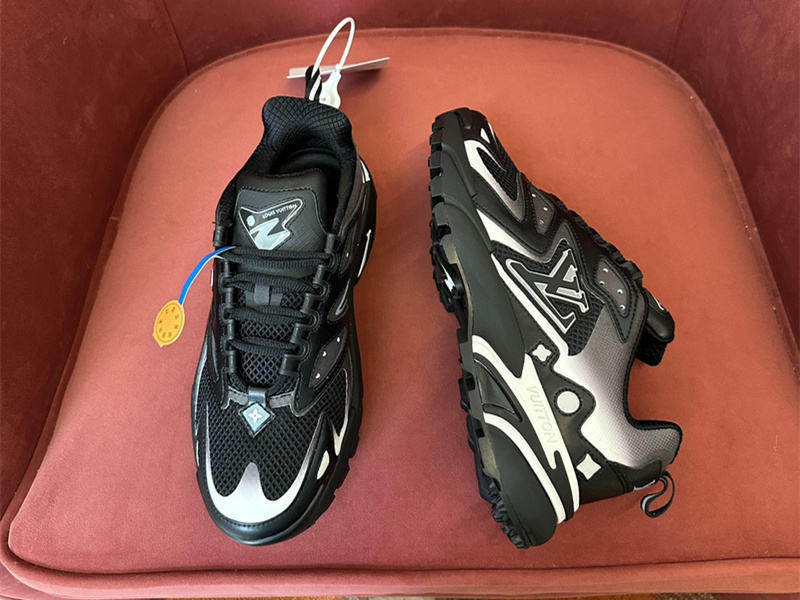 LV Runner Tatic Sneaker