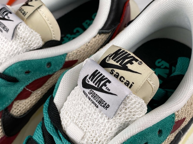 Sacai x Nike Regasus Vaporrly SP Beige/Purplish Red-Grass Green BV0073-102