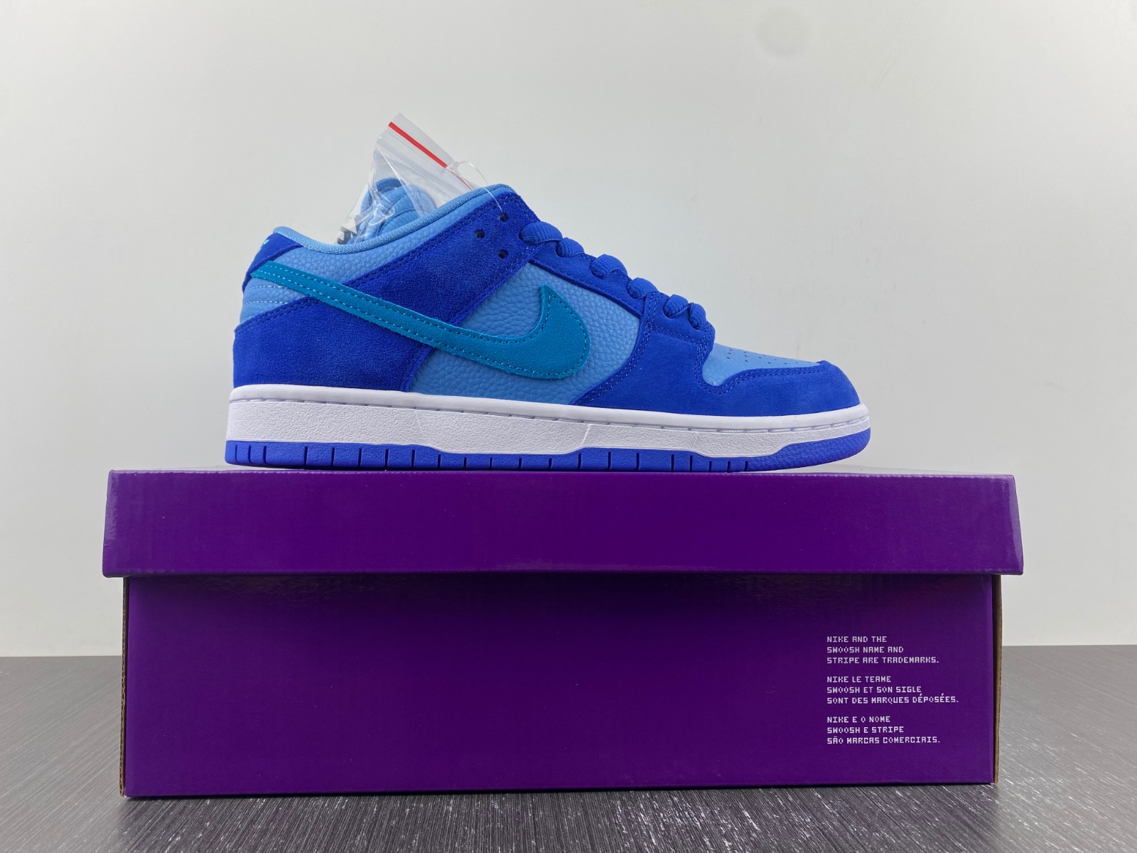 Nike SB Dunk Low "Blue Raspberry" DM0807-400