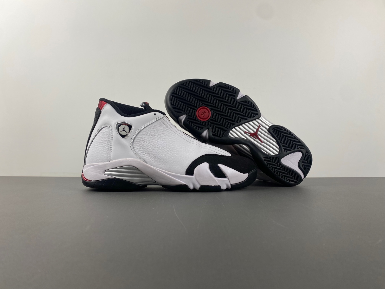 Jordan 14 Retro Black Toe (2024)    487471-160