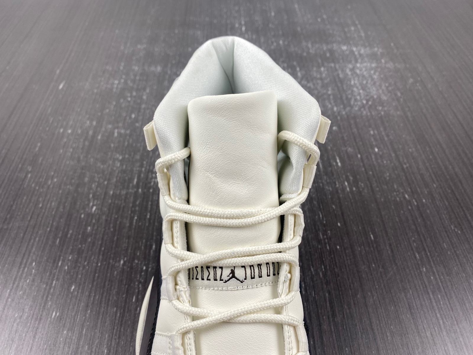 Air Jordan 11 "Neapolitan" AR0715-101