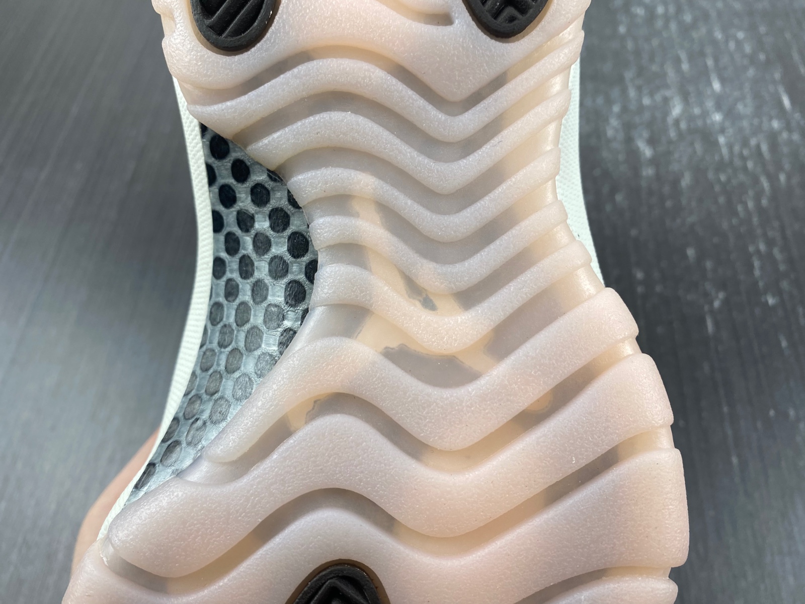 Air Jordan 11 "Neapolitan" AR0715-101