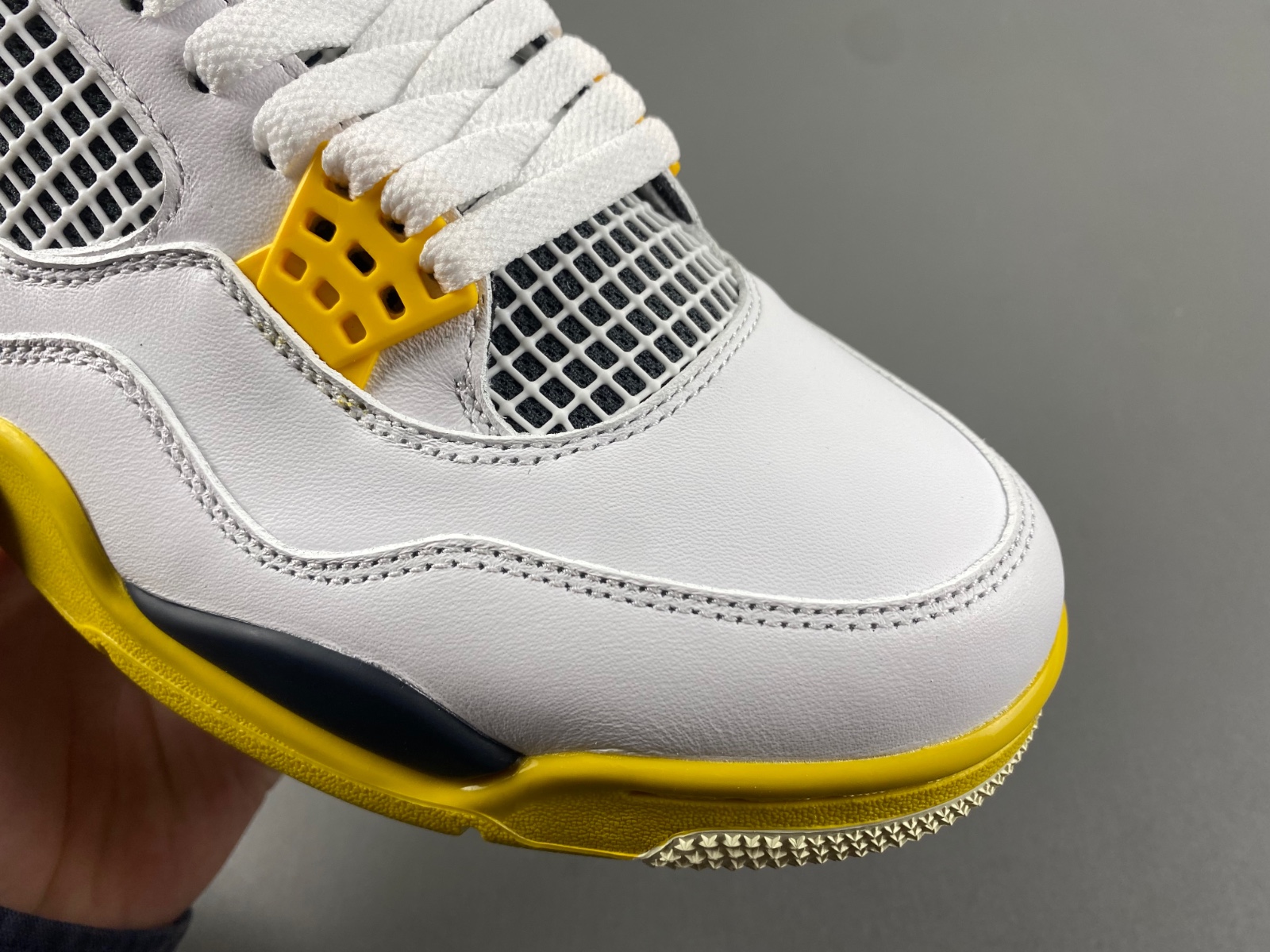 Air Jordan 4  "Vivid Sulfur" AQ9129-101