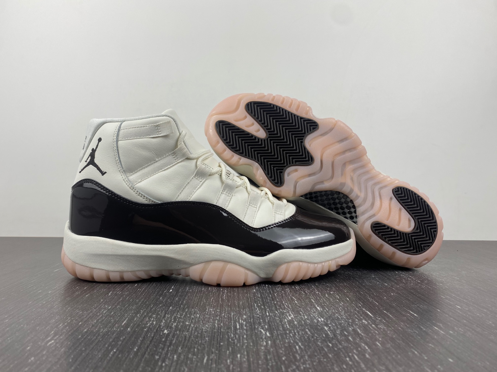 Air Jordan 11 "Neapolitan" AR0715-101
