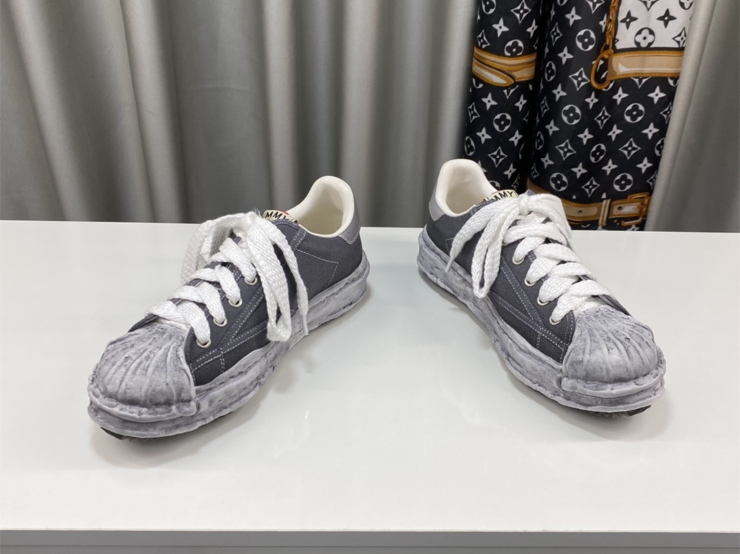 Maison Mihara Yasuhiro Low-Top Sneakers MMY-024