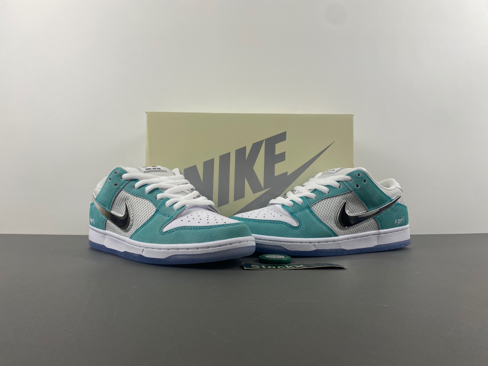Nike SB Dunk Low April Skateboards FD2562-400