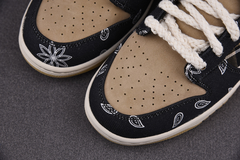 Travis Scott Nike SB Dunk Low CT5053-001