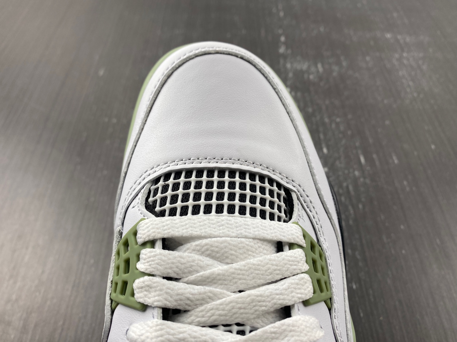 Air Jordan 4 WMNS "Oil Green" AQ9129-103