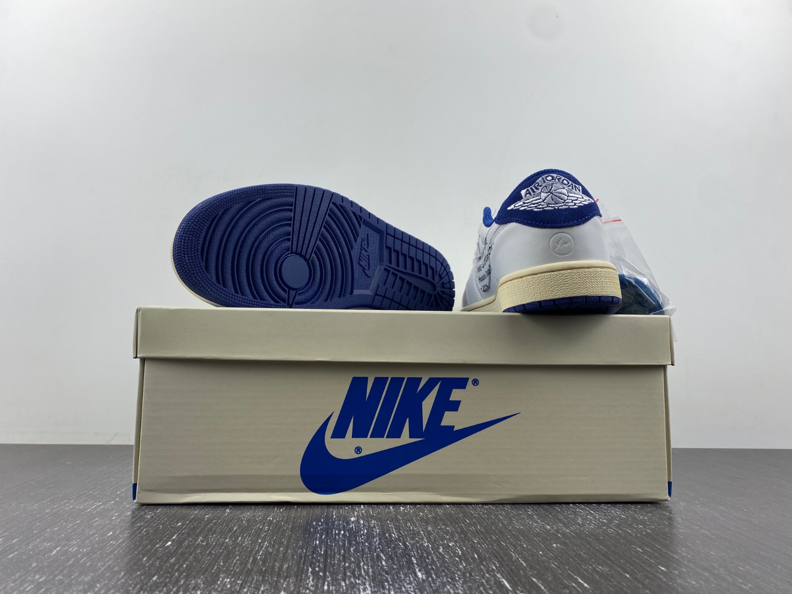 OFF-WHITE x Travis Scott x Air Jordan 1 custom