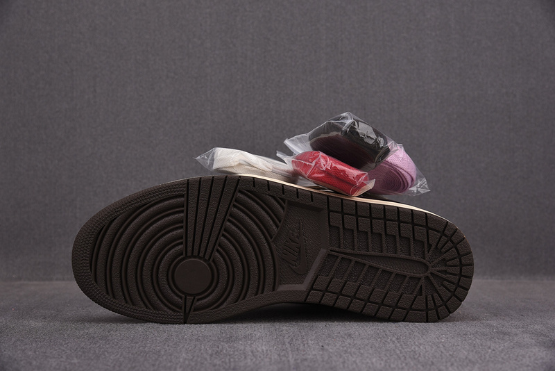 Travis Scott x Air Jordan 1 Retro High OG 