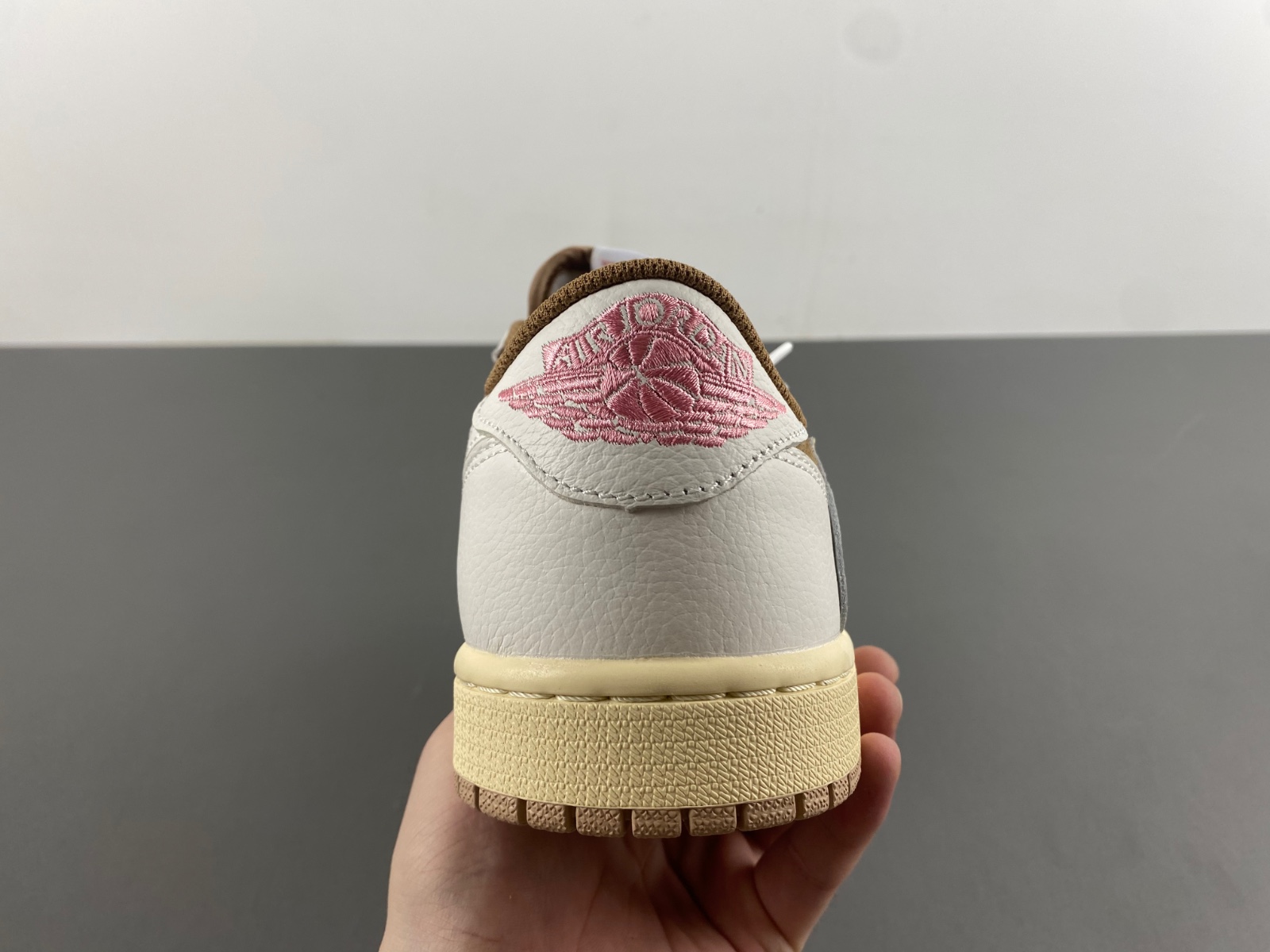 Travis Scott x Air Jordan 1 Low OG  DM7866-106