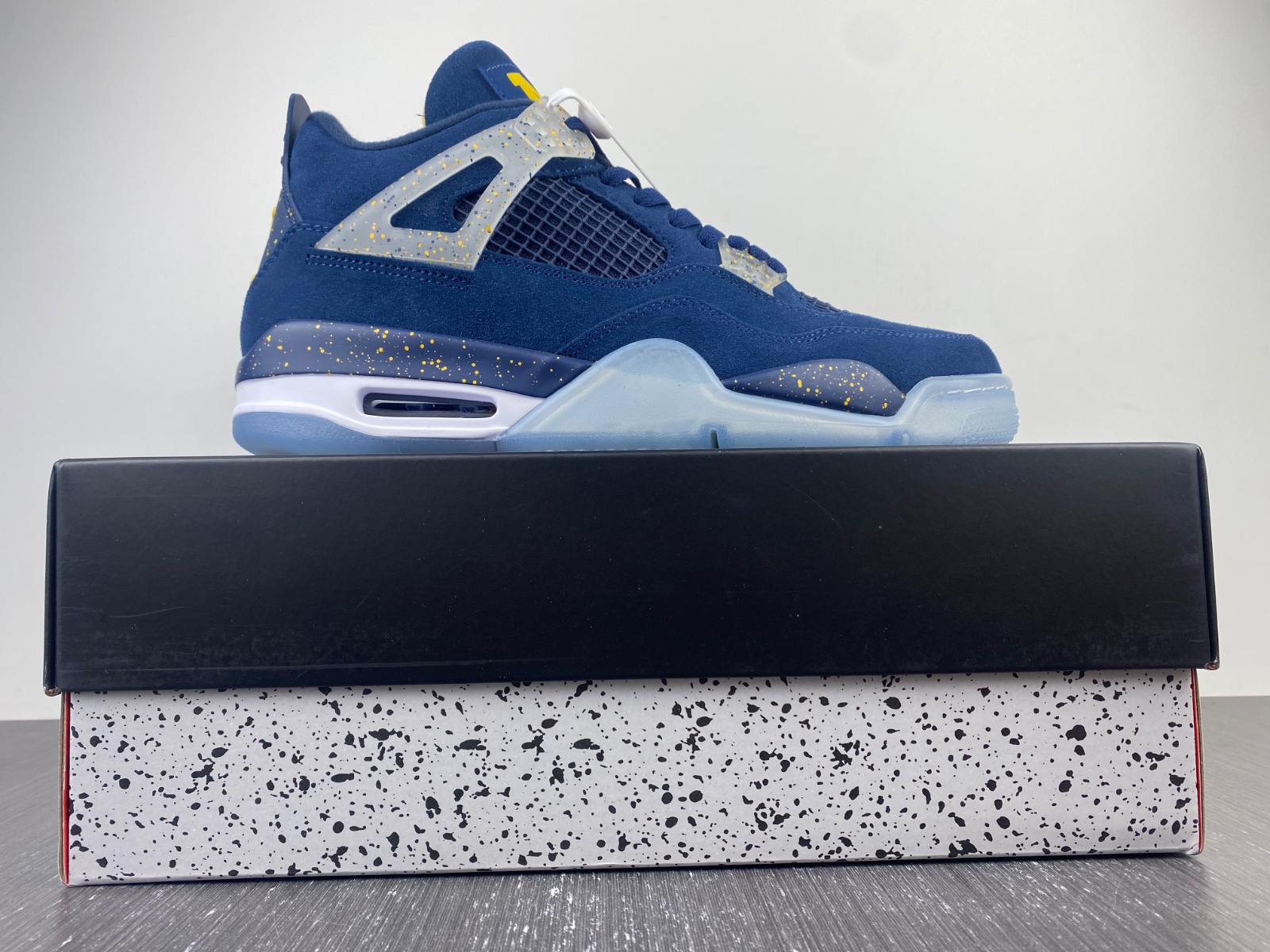 Air Jordan 4 Retro