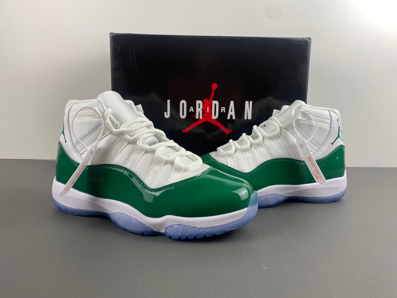 Air Jordan 11  CT8012-113