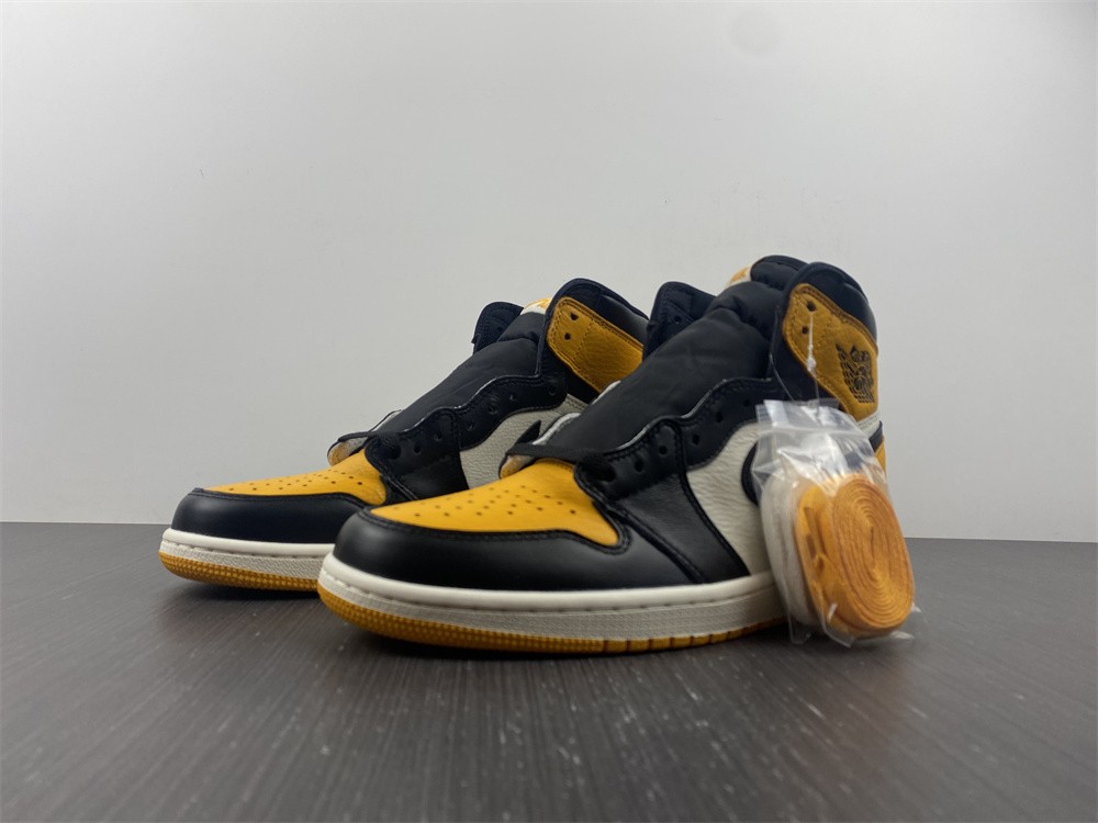 Air Jordan 1 High OG "Yellow Toe" 555088