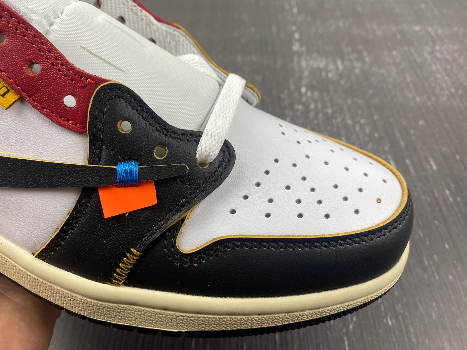 OFF-WHITE x Air Jordan 1 customize