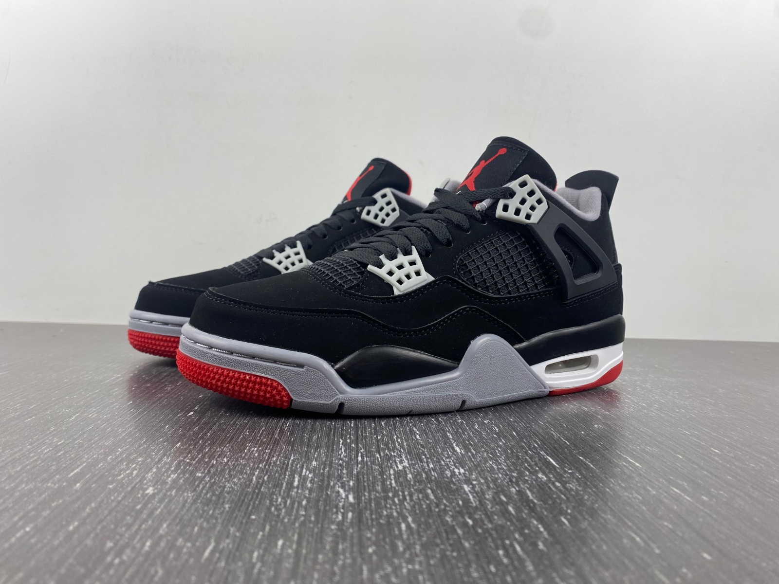 Air Jordan 4 SB bred