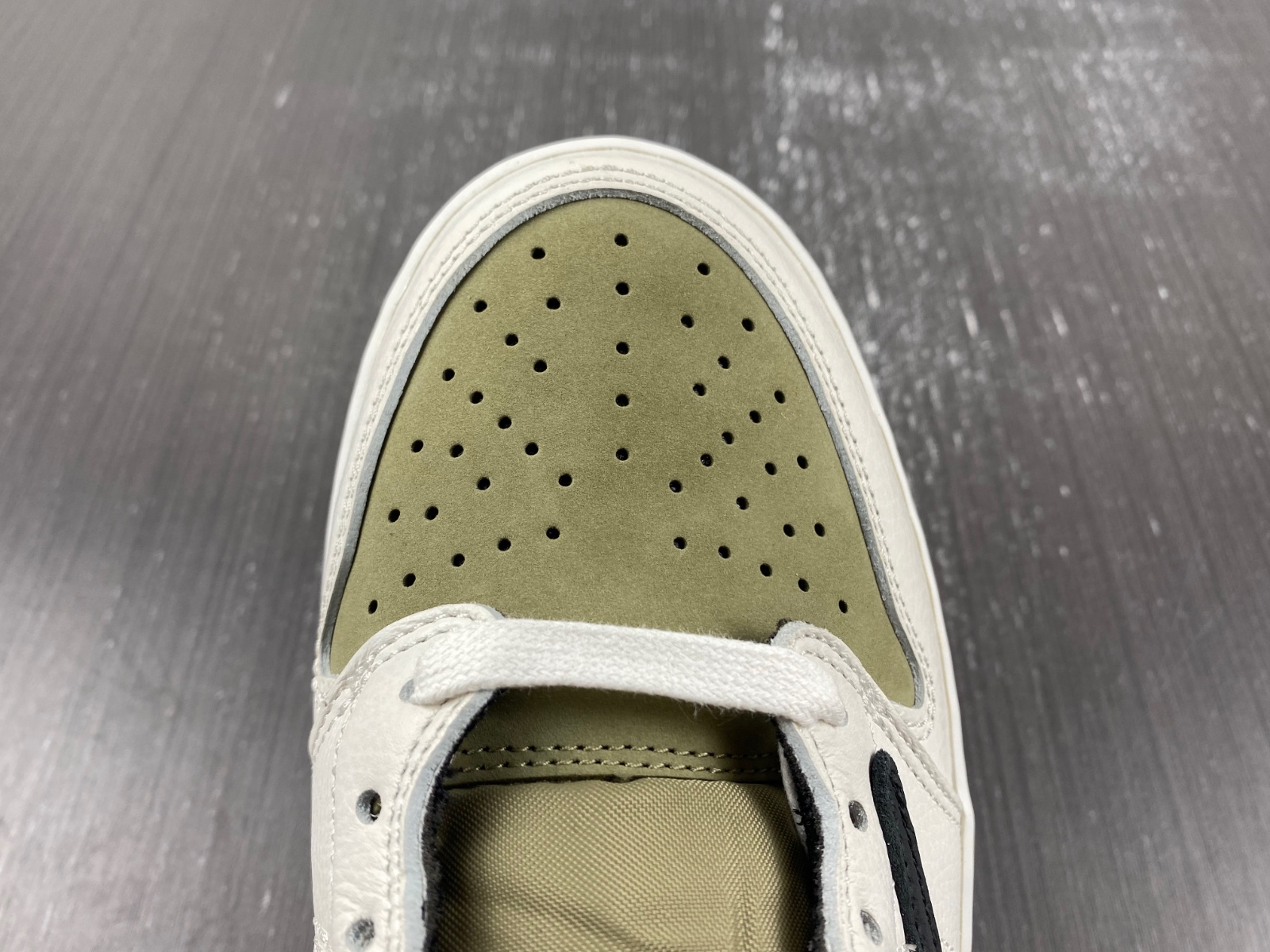 Travis Scott x Air Jordan 1 Low Golf FZ3124-200