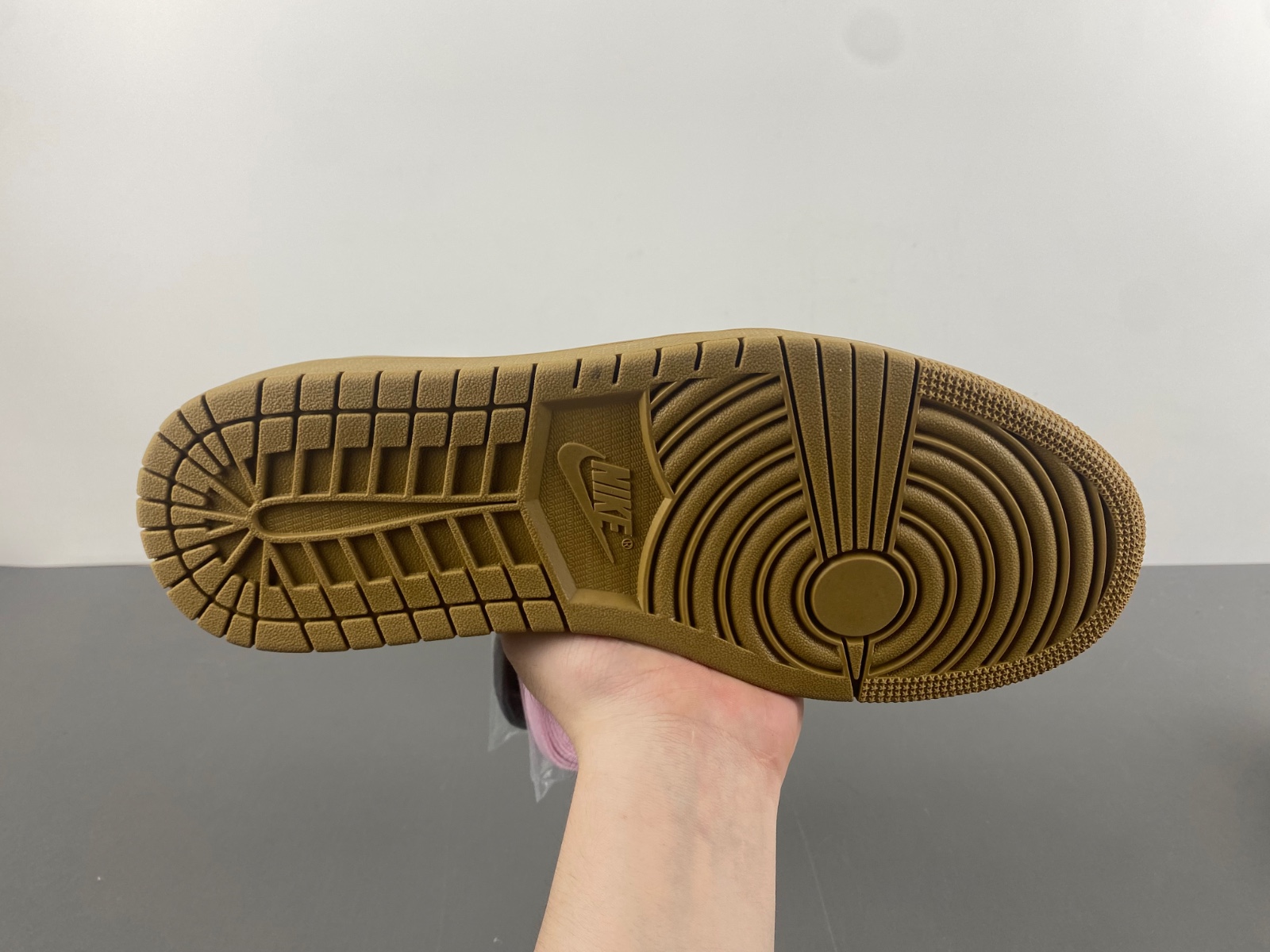 Travis Scott x Air Jordan   DM7866-665