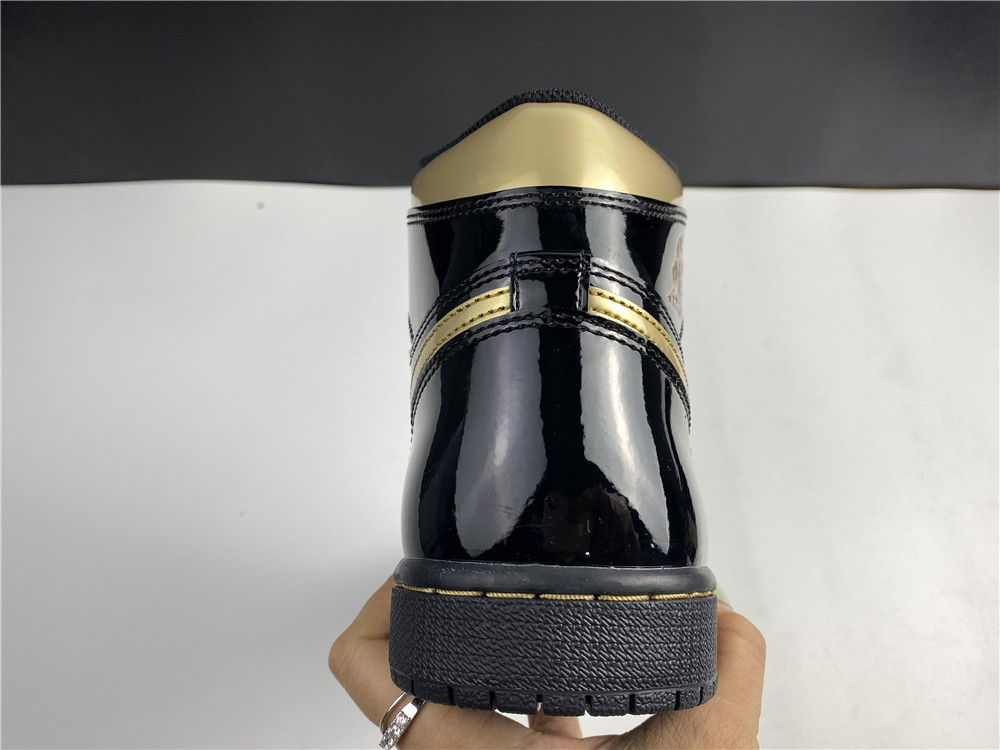 Air Jordan 1 Retro High OG Black/Metallic Gold 555088-032