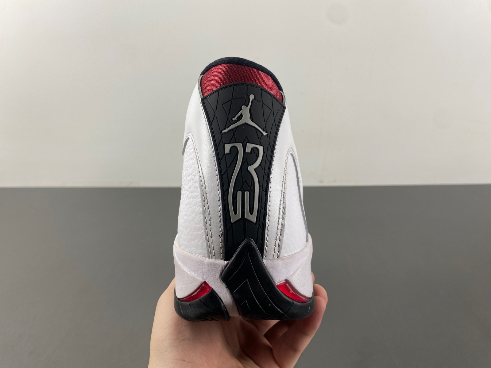 Jordan 14 Retro Black Toe (2024)    487471-160