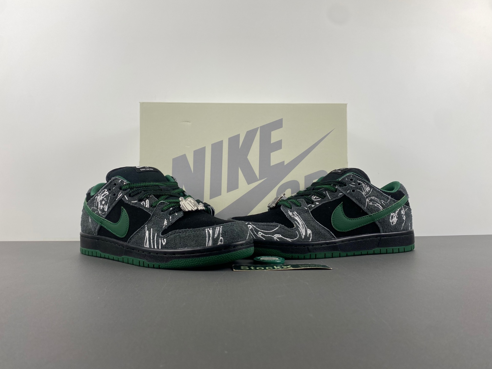 There Skateboards x Nike SB Dunk Low   HF7743-001