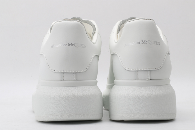 MCQUEEN OVERSIZED SNEAKER