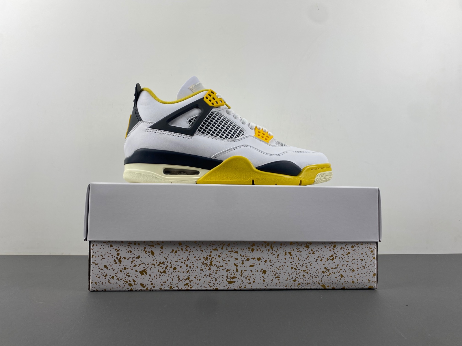 Air Jordan 4  "Vivid Sulfur" AQ9129-101