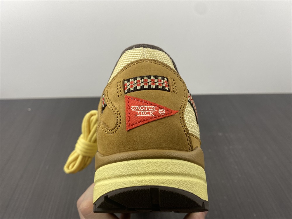 Travis Scott Nike Air Max 1 DO9392-701