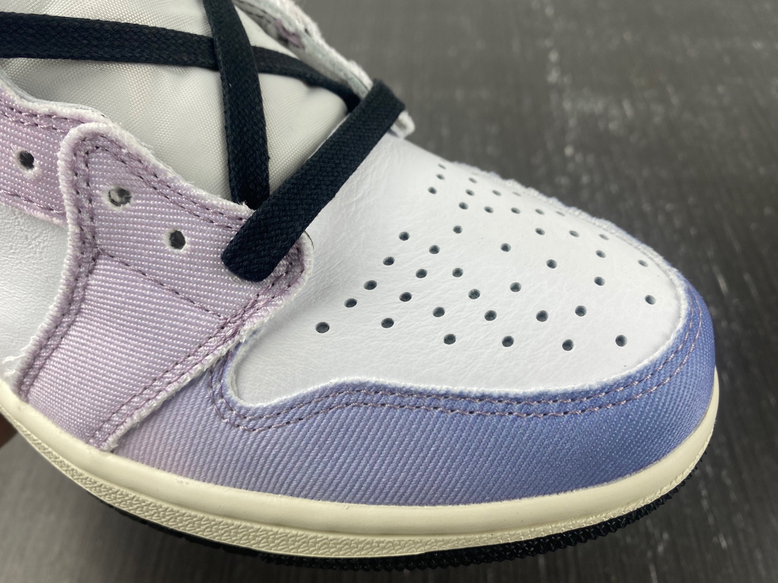 Air Jordan 1 High OG "Skyline" DX0054-805