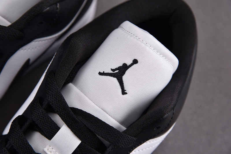 Air Jordan 1 Low "Panda" DC0774-101