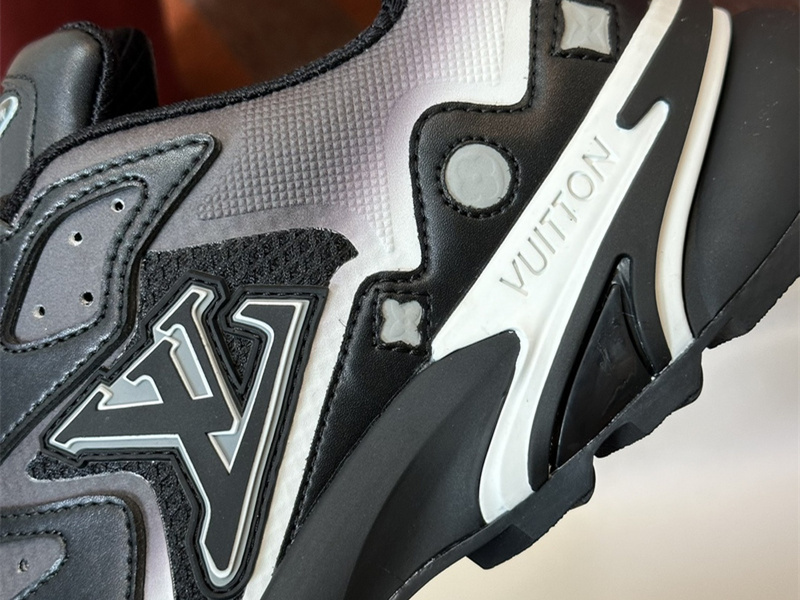 LV Runner Tatic Sneaker