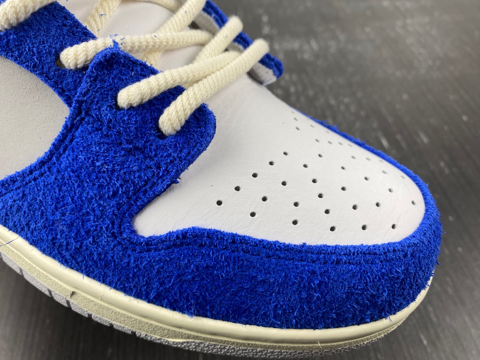 Fly Streetwear x Nike SB Dunk Low DQ5130-400