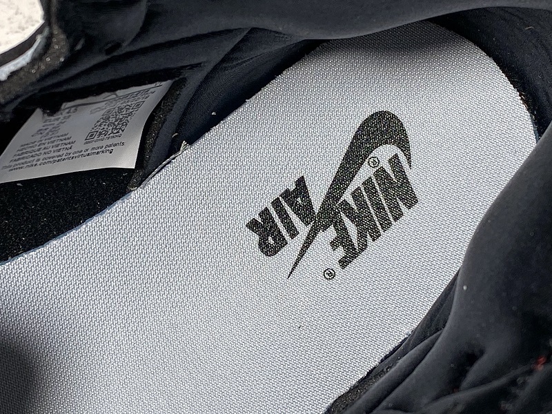 Air Jordan 1 High OG "Satin Black Toe" - CD0461-016