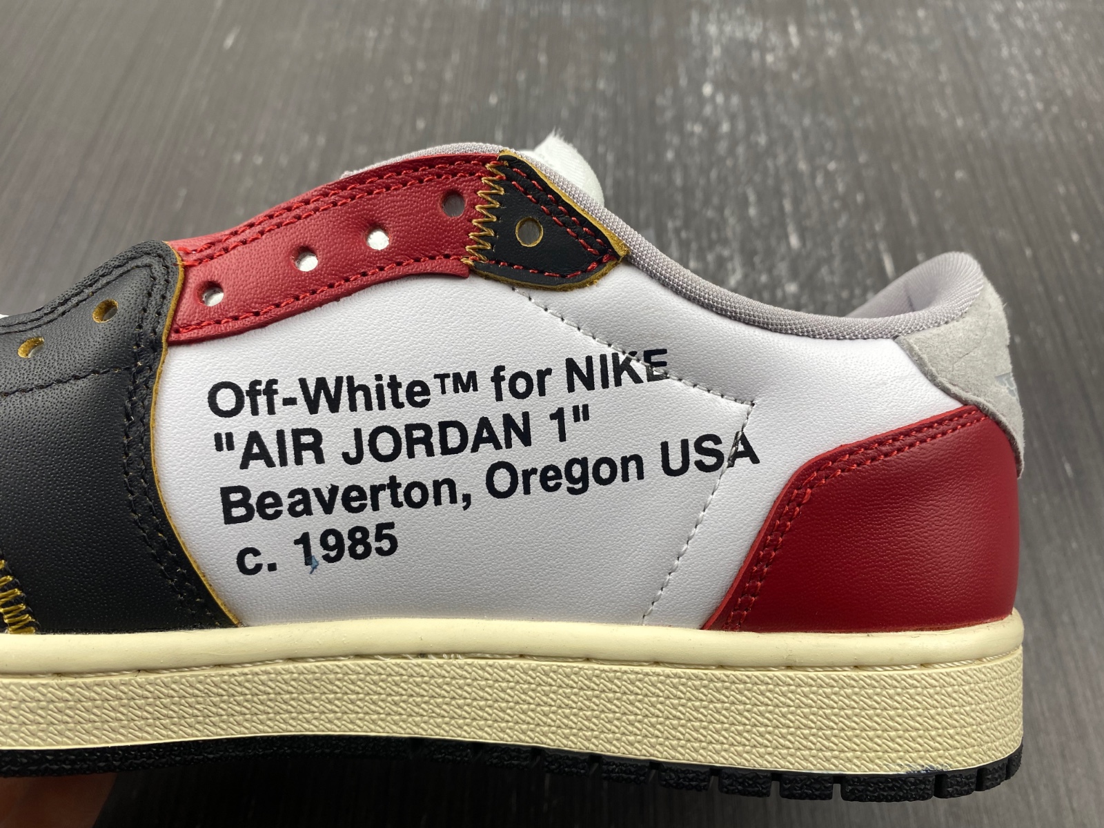 OFF-WHITE x Air Jordan 1 customize