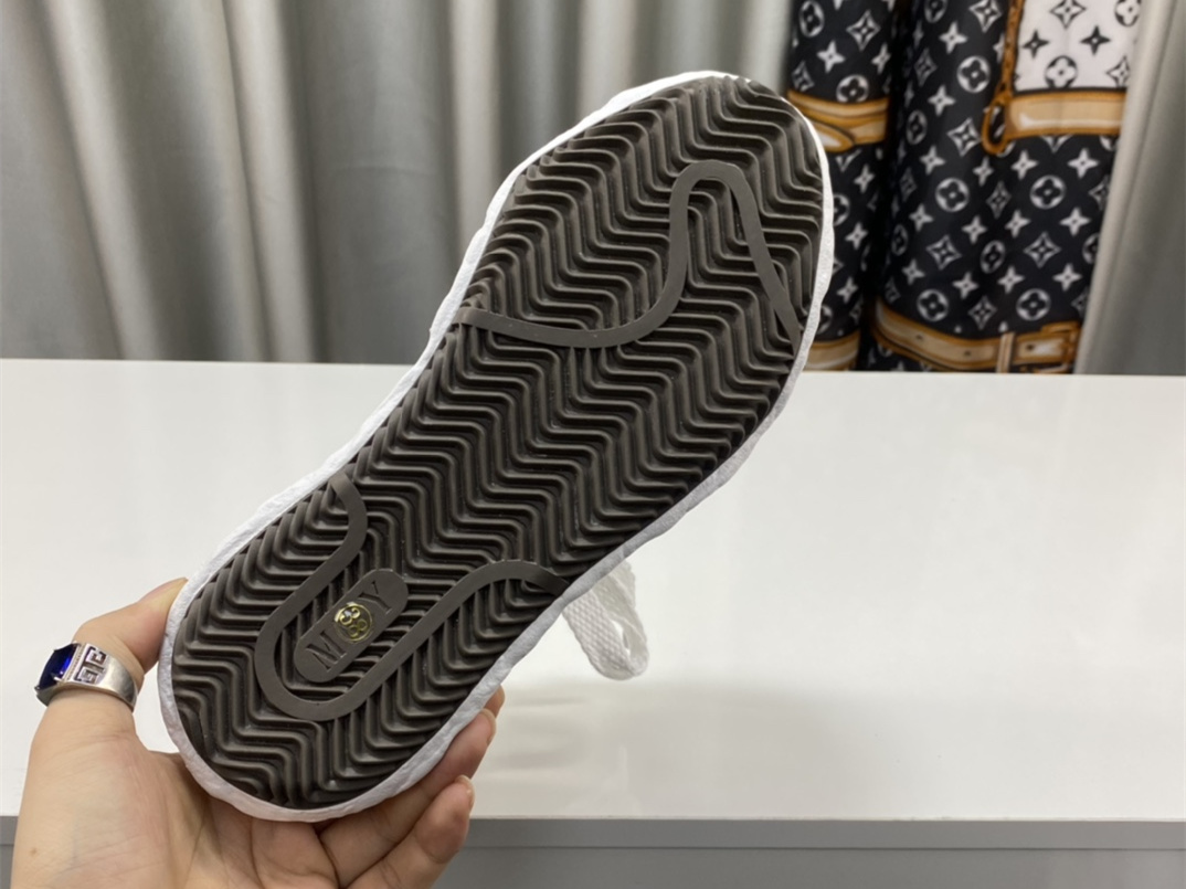 Maison Mihara Yasuhiro Low-Top Sneakers MMY-023