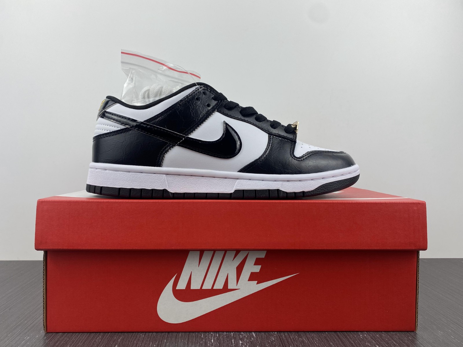 Nike Dunk Low World Champ DR9511-100