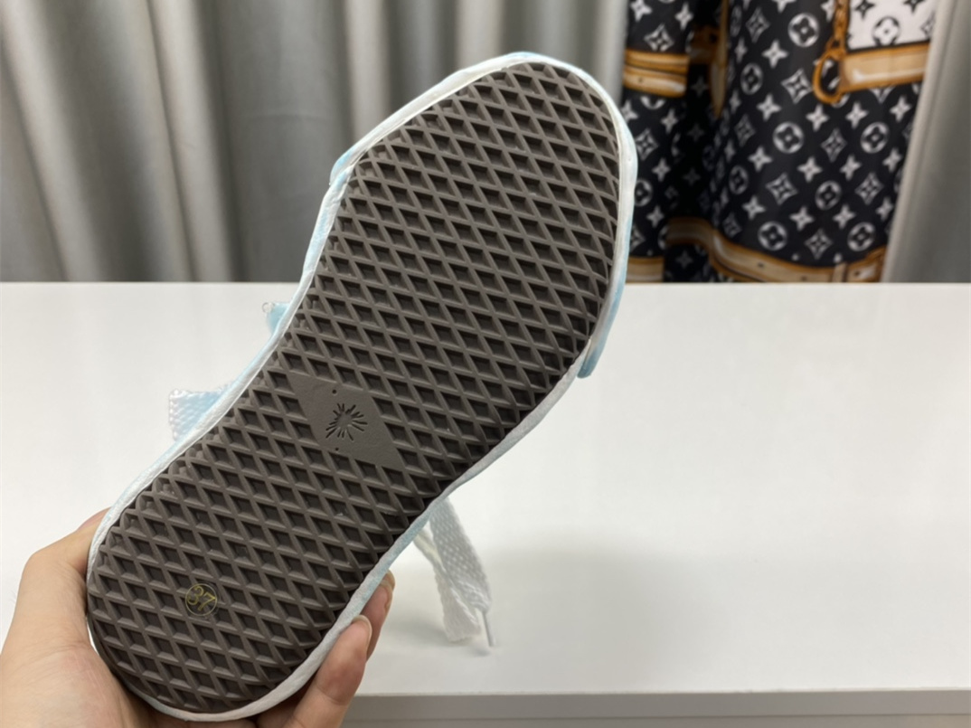 Maison Mihara Yasuhiro Low-Top Sneakers MMY-037