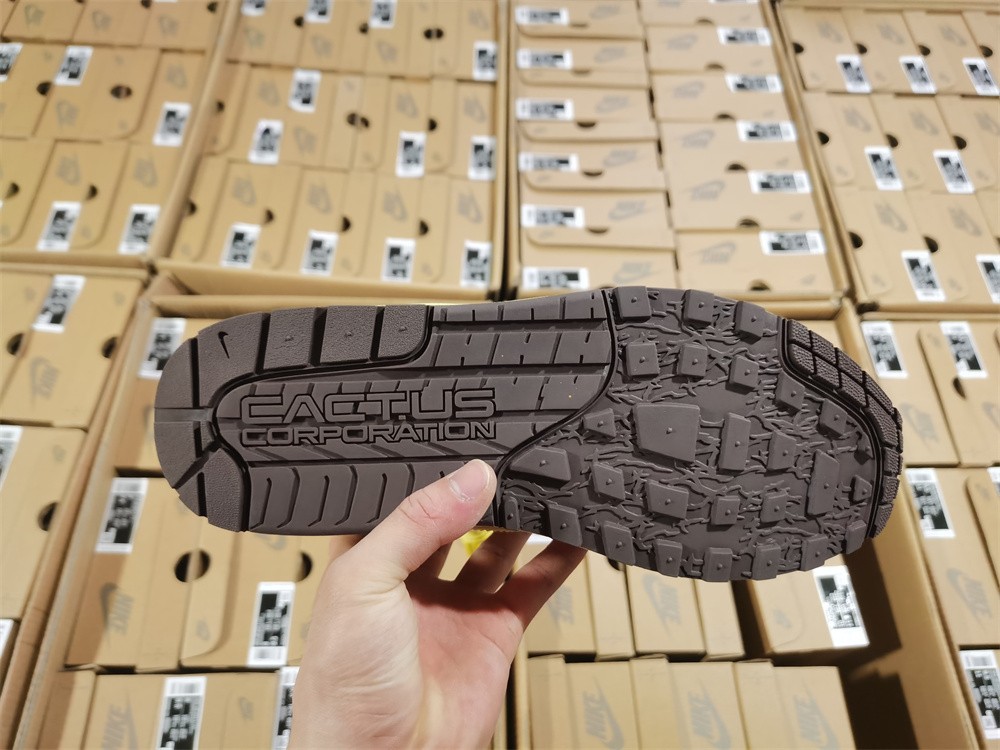 Travis Scott Nike Air Max 1 DO9392-701