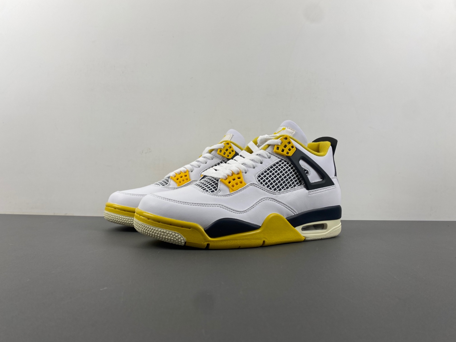 Air Jordan 4  "Vivid Sulfur" AQ9129-101