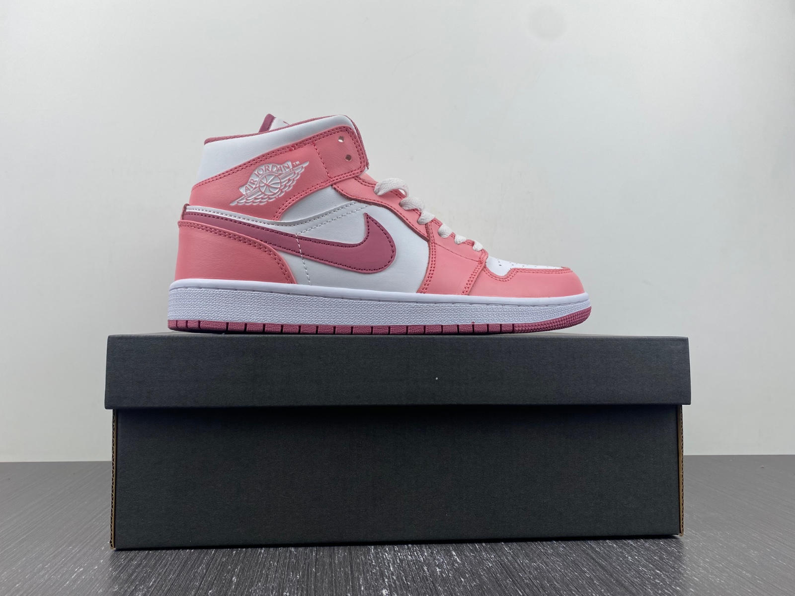 Air Jordan 1 Mid GS 