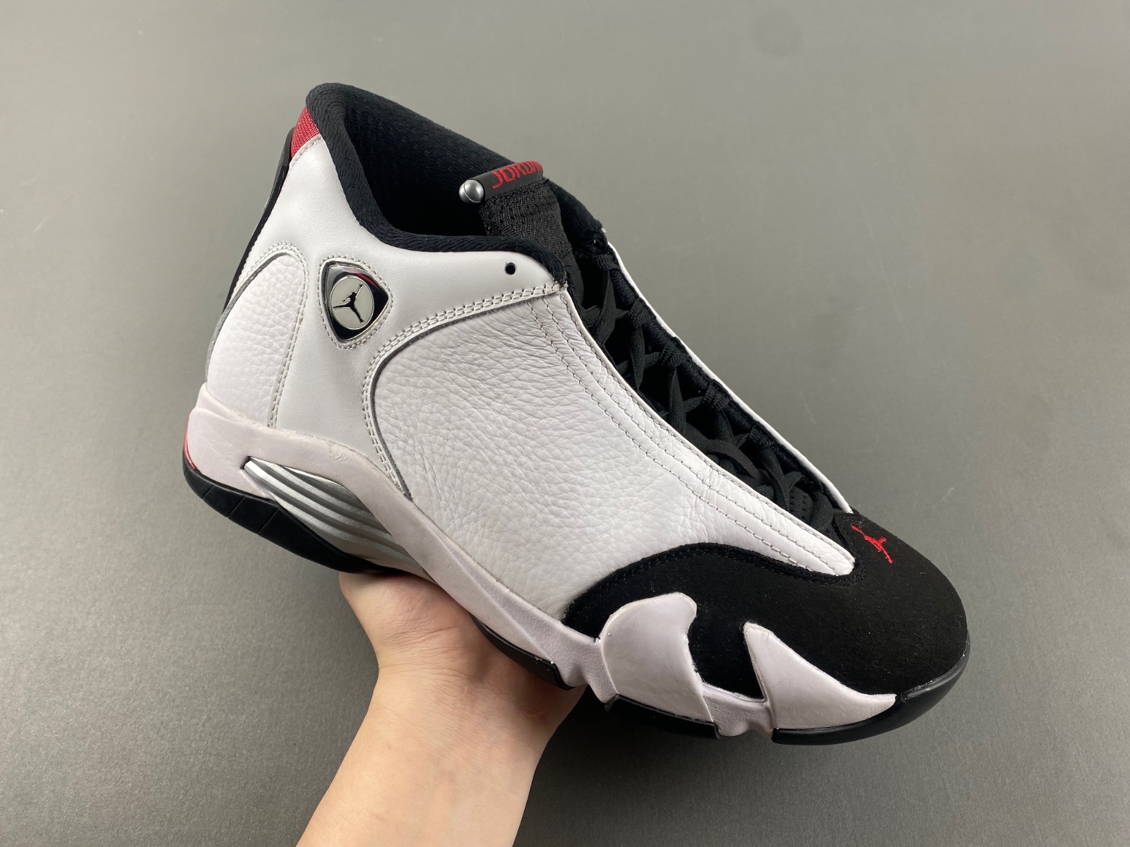 Jordan 14 Retro Black Toe (2024)    487471-160